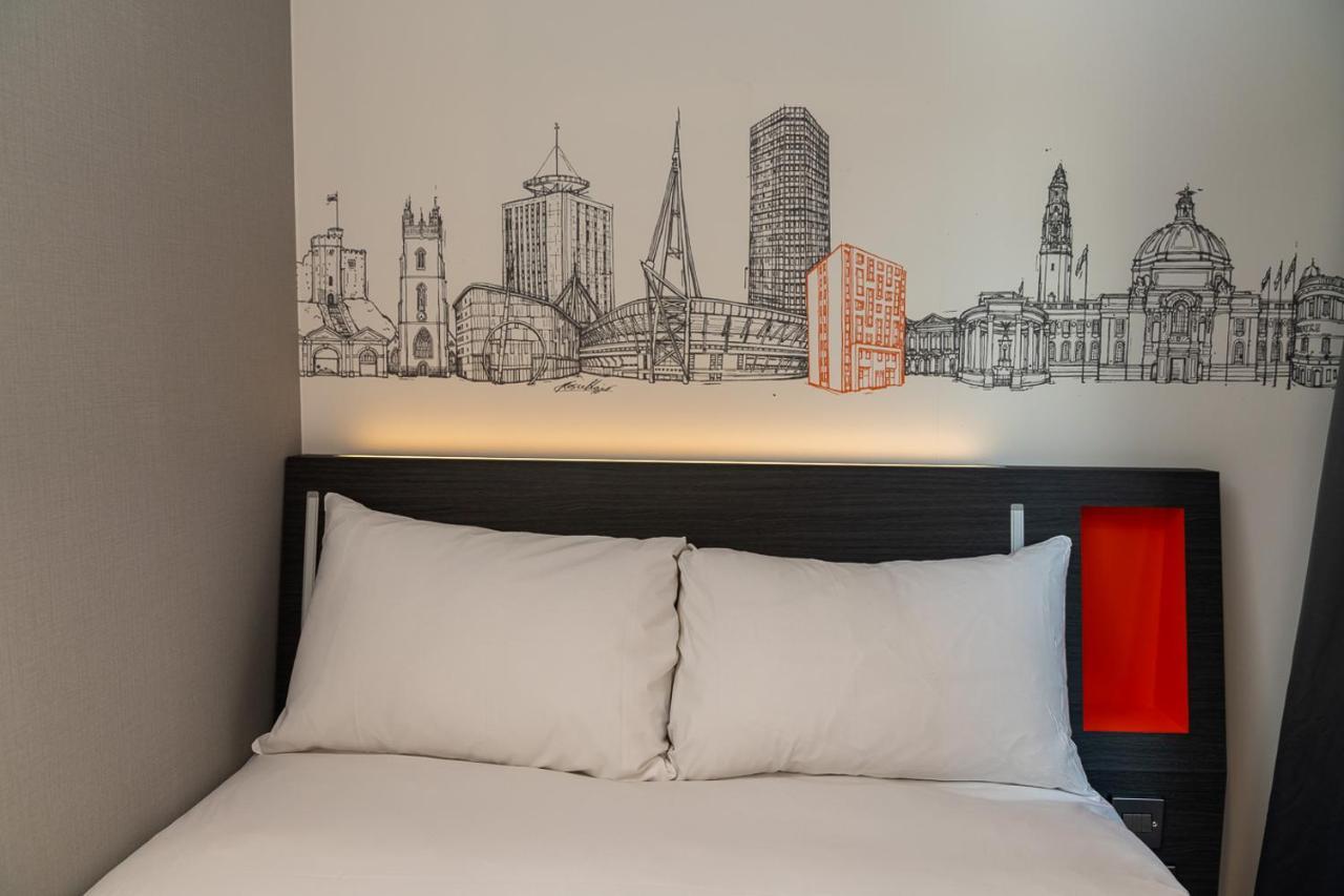 Easyhotel 3*